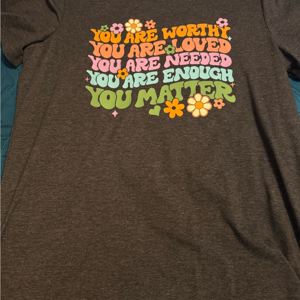 Women’s graphic colorful T shirt size L